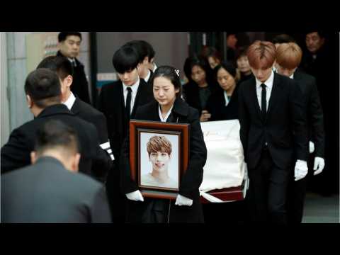 VIDEO : South Korean Pop Star Is Buried