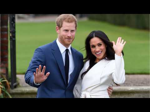 VIDEO : Prince Harry and Meghan Markle release official engagement photos