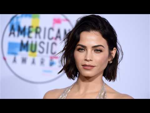 VIDEO : Jenna Dewan Tatum Rocks Santa Claus Suit While Gifting Rescue Puppies