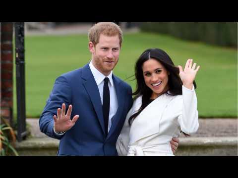 VIDEO : Prince Harry And Meghan Markle Reveal Engagement Photos