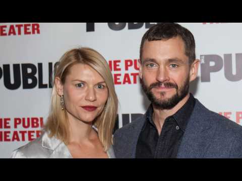 VIDEO : How Claire Danes and Hugh Dancy Share Holiday Plans