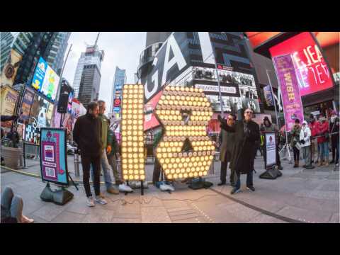 VIDEO : The Best Of The Best NYE Party Supplies