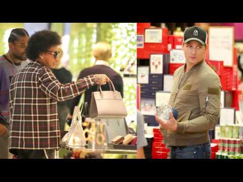 VIDEO : Celebrities Go Last Minute Christmas Shopping