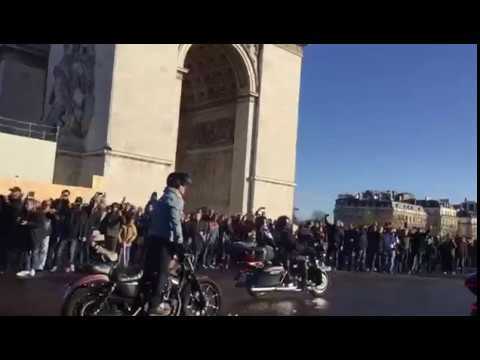 VIDEO : Les bikers lors de l'hommage  Johnny Hallyday