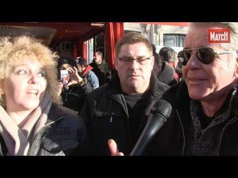 VIDEO : Paroles de fans sur Johnny Hallyday aux Champs-Elyses