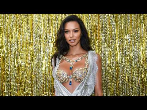 VIDEO : Lais Ribeiro Proves Victoria's Secret Angels Can Have Stretch Marks, Too