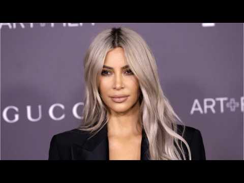VIDEO : Kim Kardashian Might Have Powder Highlighters In The Works