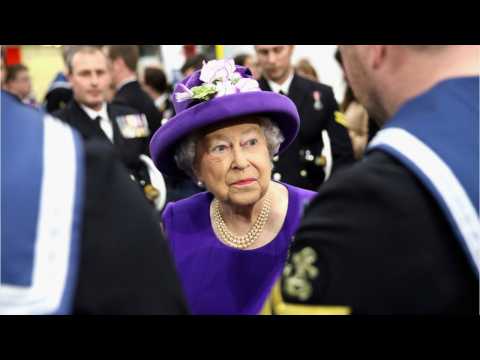 VIDEO : Queen Elizabeth II's Tiara Broke Right Before Her Wedding