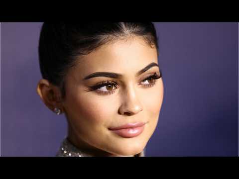 VIDEO : Kylie Jenner responds to fans who complained about her $360 'luxury' makeup brushes