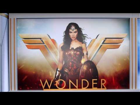 VIDEO : 'Wonder Woman' Snubbed By Golden Globes