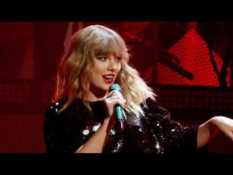 VIDEO : Taylor Swift Reveals Her Favorite Winter Trend