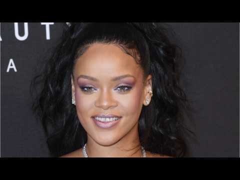VIDEO : Rihanna Reveals New Fenty Beauty Lipstick Line