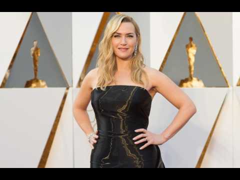 VIDEO : Kate Winslet does her own hair and make-up for events