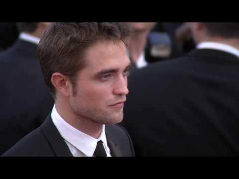 VIDEO : Robert Pattinson 'seen with mystery blonde at annual holiday party'