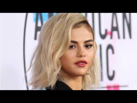 VIDEO : Selena Gomez Responds To 'Sabrina' Casting Rumor