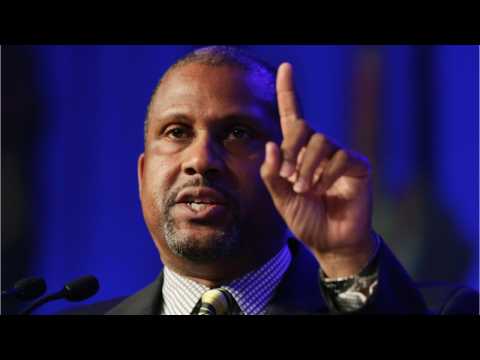 VIDEO : PBS Suspends Tavis Smiley Show Amid Sexual Misconduct Claims