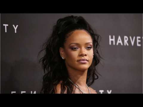 VIDEO : Rihanna's New Makeup Line