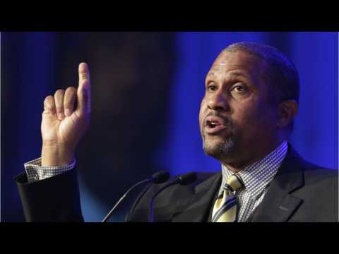VIDEO : Tavis Smiley Says 'PBS Made a Huge Mistake' After Sexual Misconduct Allegations