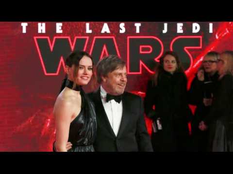 VIDEO : The Last Jedi Made $450 Million in its Opening Weekend