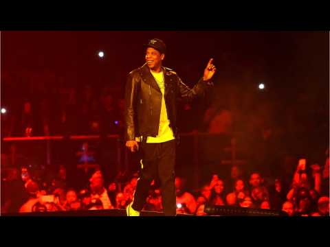 VIDEO : JAY-Z Stops Show, Brings Cancer Survivor Onstage