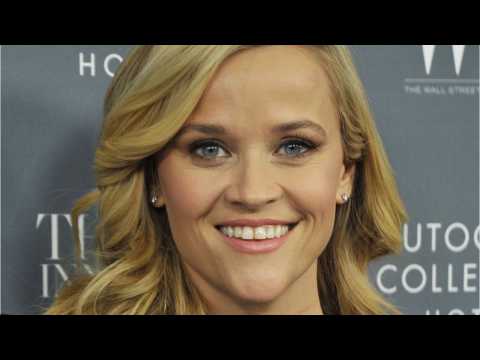 VIDEO : Reese Witherspoon ?'Wreath Witherspoon' Is Still Hot