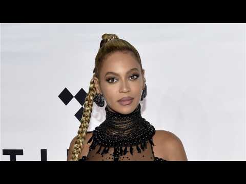VIDEO : Beyonce Enjoys Lunch In New Orleans W/ Jay-Z And Solange
