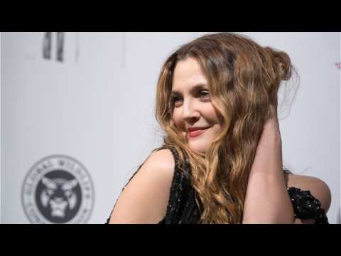 VIDEO : Drew Barrymore Got a Lob Haircut For Self-Care