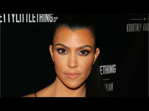 VIDEO : Kourtney Kardashian's Fresh Hair Cut