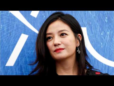 VIDEO : Billionaire Actress Zhao Wei Barred From Stock Trading For Five Years