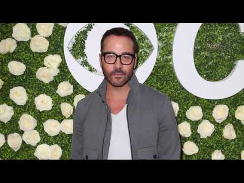 VIDEO : Jeremy Piven releases statement, denies sexual misconduct