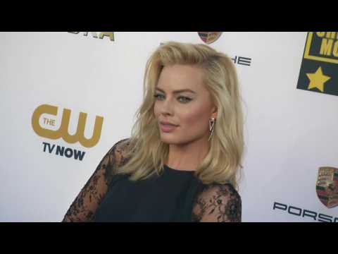 VIDEO : Margot Robbie Gives Advice To Producers