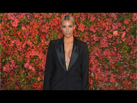 VIDEO : Kim Kardashian Looks Glamorous In Bike Shorts On The Red Carpet