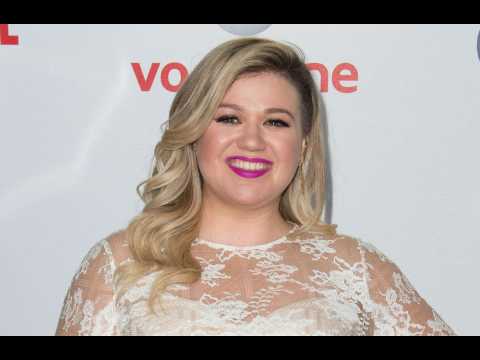 VIDEO : Kelly Clarkson: 'Music label drove me nuts'