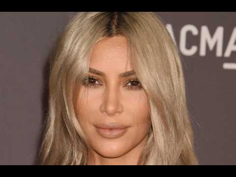 VIDEO : Kim Kardashian West uses healing crystals