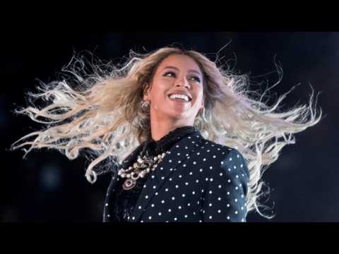 VIDEO : Beyonc Wears Rapunzel Long Ponytail At Serena Williams?s Wedding