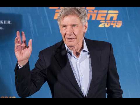 VIDEO : Harrison Ford rescues woman from car crash