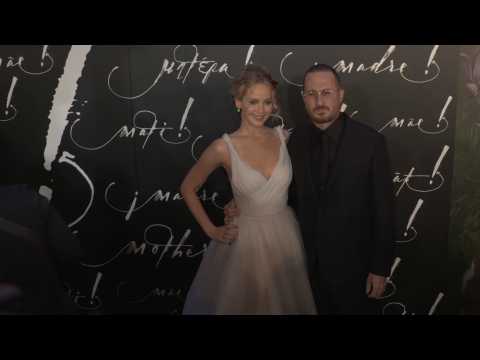 VIDEO : Jennifer Lawrence: les critiques ont contribu  sa sparation avec Darren Aronofsky!