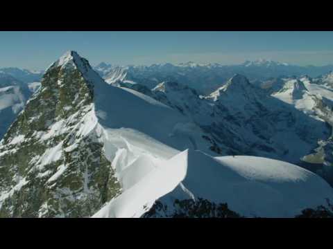 VIDEO : Wingsuit Pilots Try To Land Inside A Plane