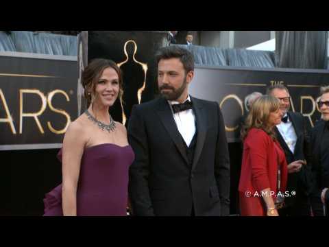 VIDEO : Ben Affleck a prsent Lindsay Shookus  son ex-femme Jennifer Garner