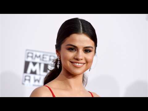 VIDEO : Selena Gomez Makes Instagram Account Private After Posting Message About Billboard Story