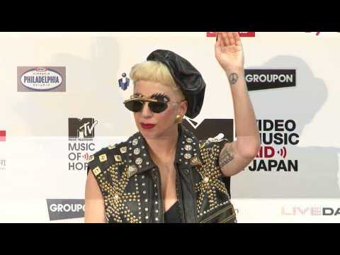 VIDEO : Lady Gaga vient en aide aux victimes des ouragans avant son concert!
