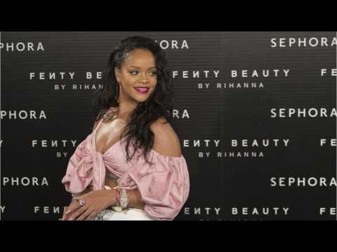 VIDEO : Rihanna Teases New Fenty Beauty Lipstick