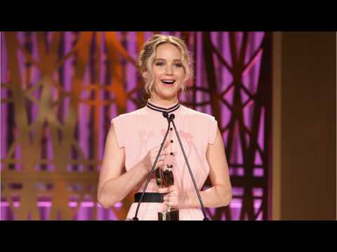 VIDEO : Jennifer Lawrence Given Sherry Lansing Award