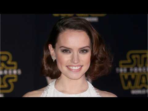 VIDEO : Daisy Ridley Shares Difference Between Directors On Her Star Wars Films