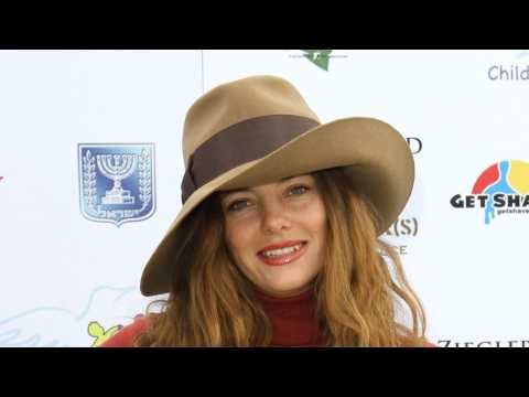 VIDEO : Bijou Phillips Apologizes For Gay-Shaming ?Mean Girls? Star