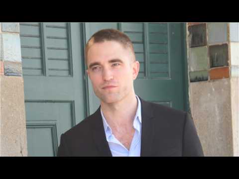 VIDEO : Robert Pattinson Picked Harry Potter Over College