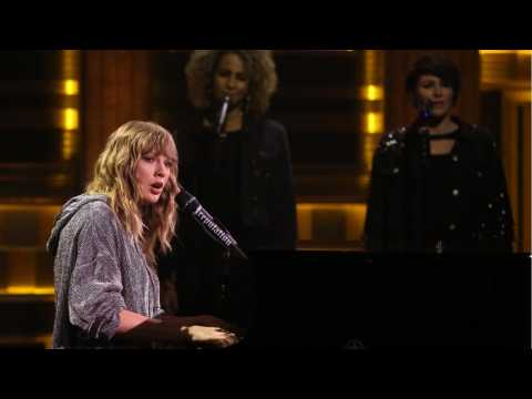 VIDEO : Emotional Taylor Swift Song Coincides With Fallon Tribute
