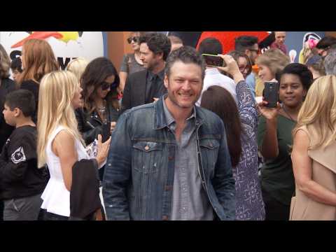 VIDEO : Blake Shelton is People's Sexiest Man Alive 2017