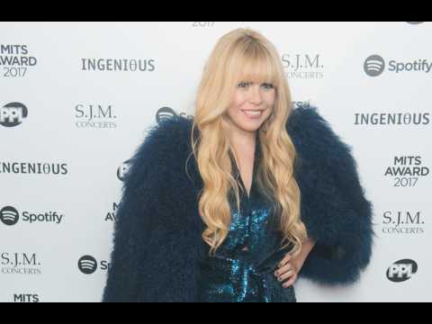 VIDEO : Paloma Faith's wardrobe costs a total of 20