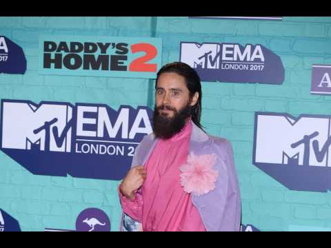 VIDEO : Jared Leto mistaken for Jay Leno at MTV EMAs